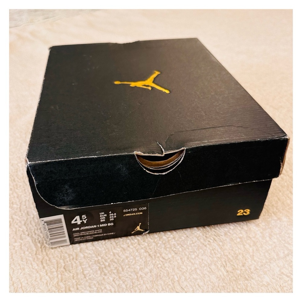 Retro Nike Air Jordan Sneakers 1 Mid BG Cool Grey 2017 Size 4.5 Youth / 6 Women - Picture 12 of 13